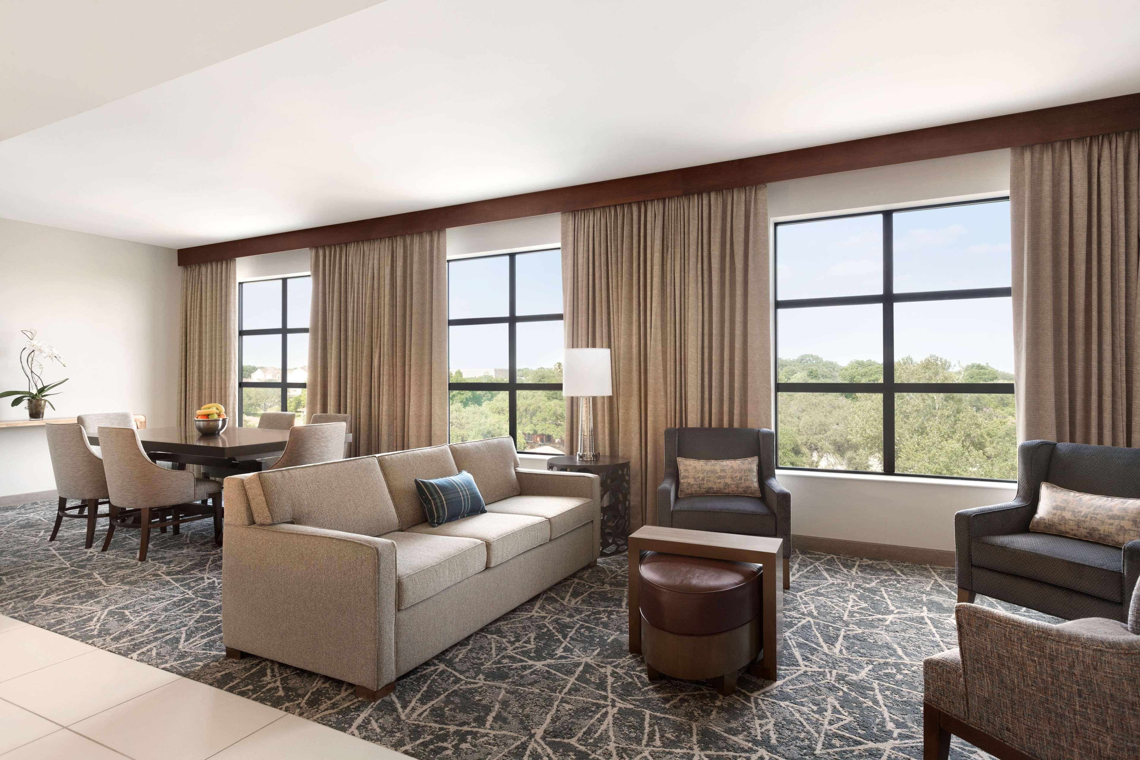 Embassy Suites San Antonio Brooks City Base Hotel & Spa Exterior photo
