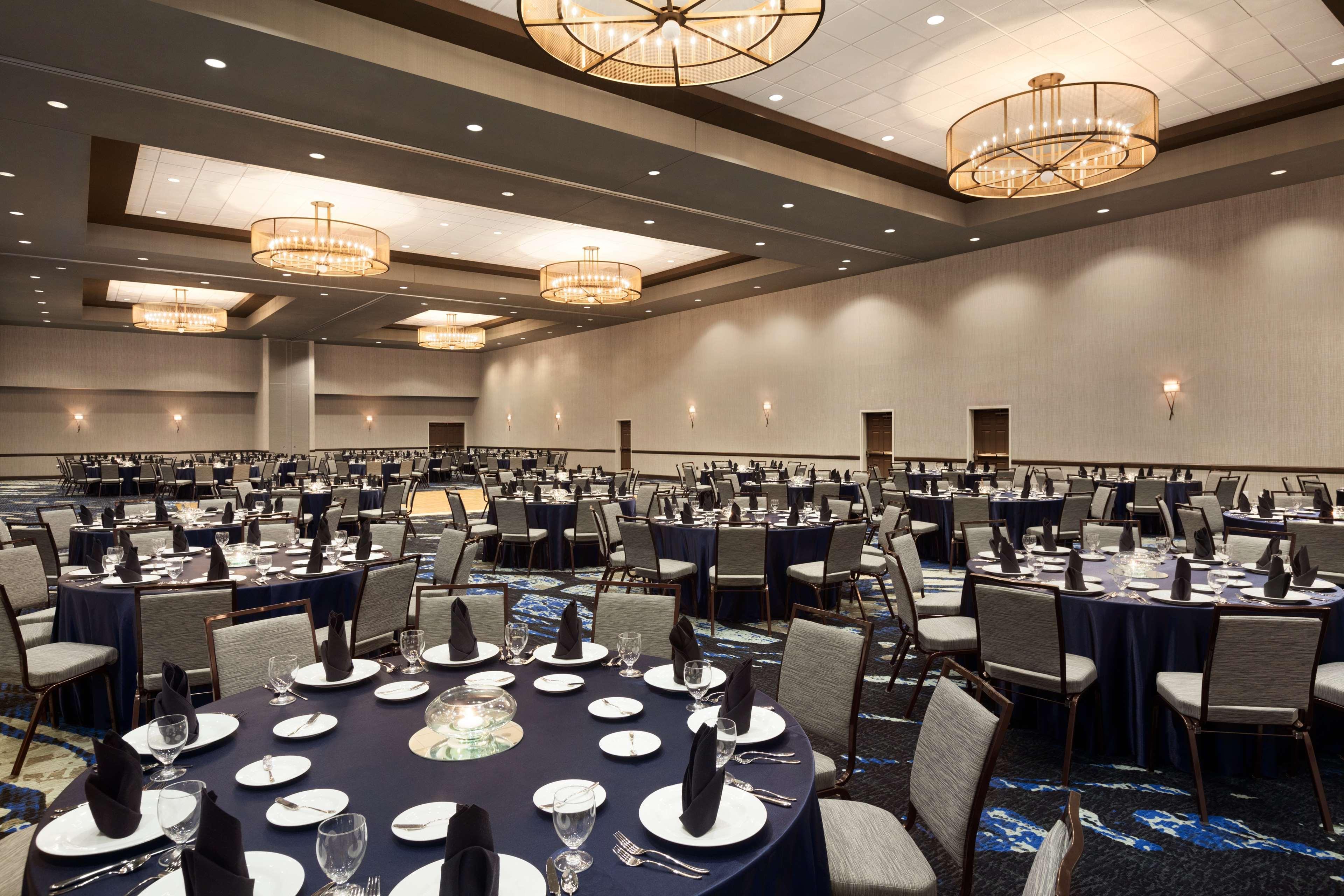 Embassy Suites San Antonio Brooks City Base Hotel & Spa Exterior photo